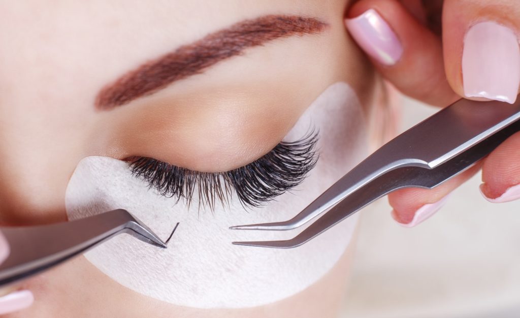 Eyelash extensions company improves quality with humidity control
