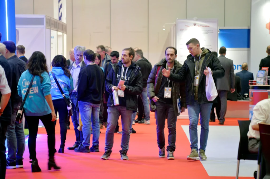 Image of people at a tradeshow