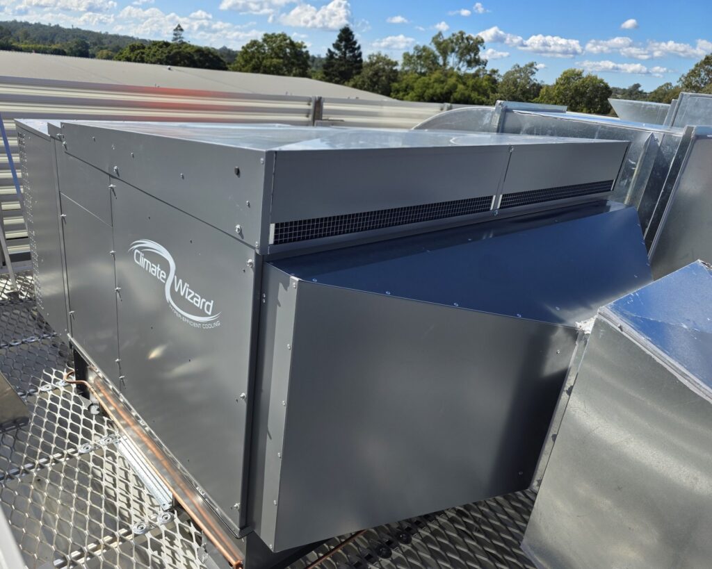 Image of Climate Wizard Indirect Adiabatic Cooler Installed on a roof within a fast food reastaurant